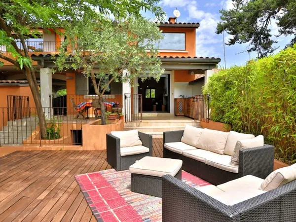 Dept 84 - Roussillon - Résidence sécurisée - Maison 135 m2 avec piscine
