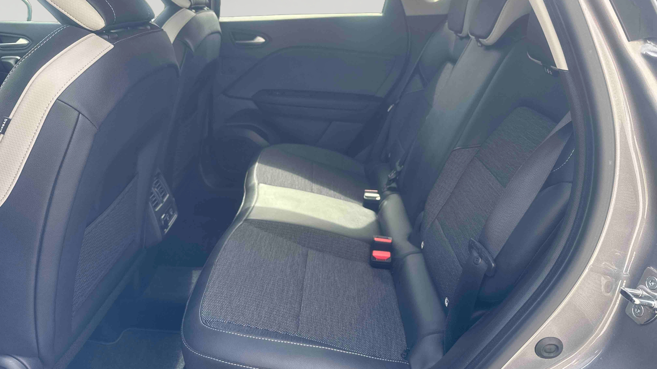 Renault Captur E-Tech 145 - 21 — photo 12