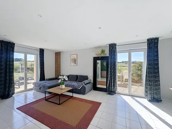 Maison de plain pied traversante et lumineuse