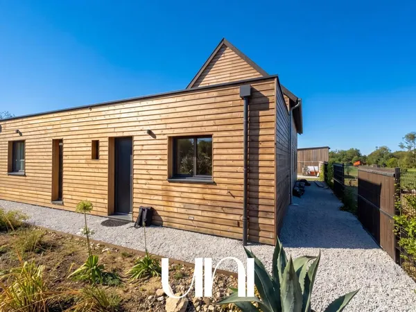Maison 5 pièces de 114 m2 - NOYERS-BOCAGE