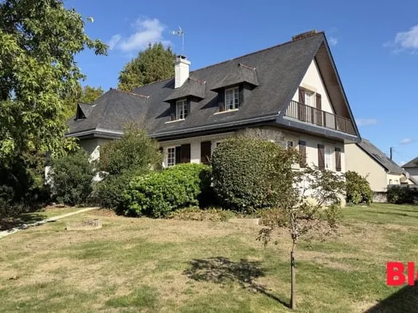 LIFFRÉ CENTRE - Maison avec grand terrain - 4 chambres - sous-sol