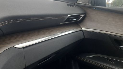 Peugeot 5008 2.0 BlueHdi 180 EAT8 - Gt Pack – 2022 – 126077 km – Diesel – Boîte Automatique — photo 36