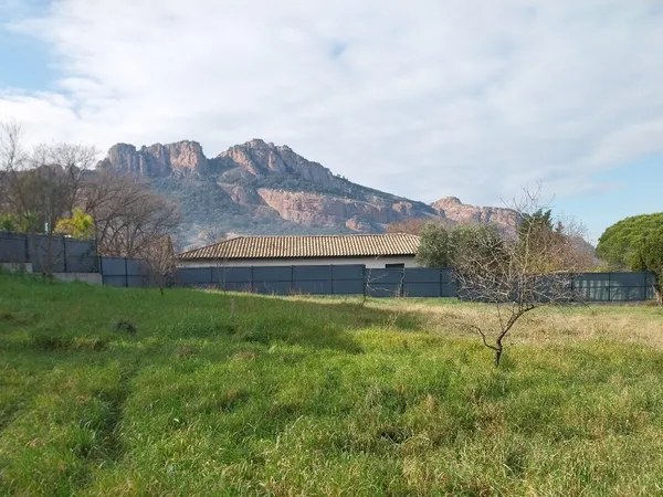Terrain 887 m²