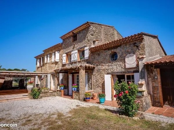 Maison 10 pièces 600 m²