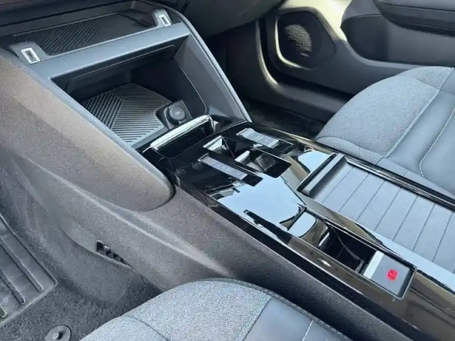 Citroën C4 e- 136 ch automatique — photo 23