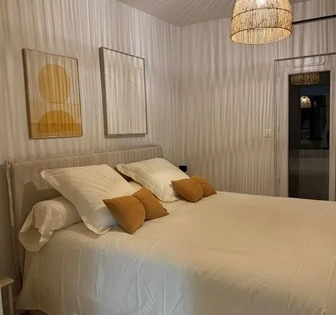 INTRA-MUROS COLOCATION - CHAMBRES DIPONIBLES : Maison avec cour - petite rue calme à proximité de la