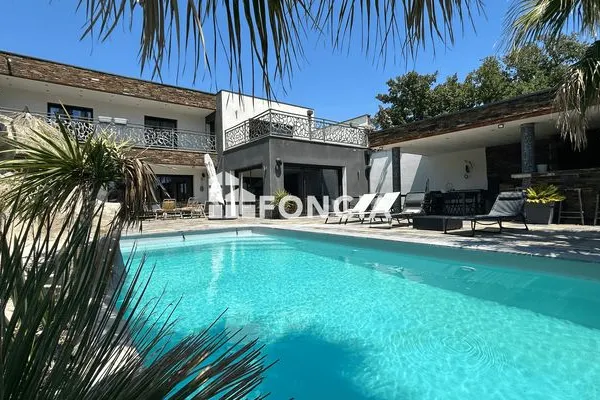 Maison 7 pièces 318 m²