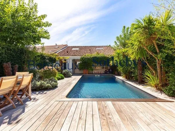 Maison 8 pièces 215 m²