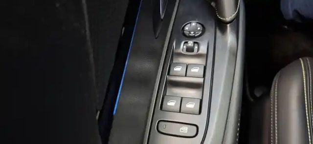 Peugeot 208 hybrid 136 e-dcs6 — photo 70