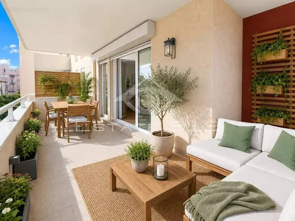 Antibes Centre - Superbe 3 Pièces lumineux avec terrasse de 20 m² au calme