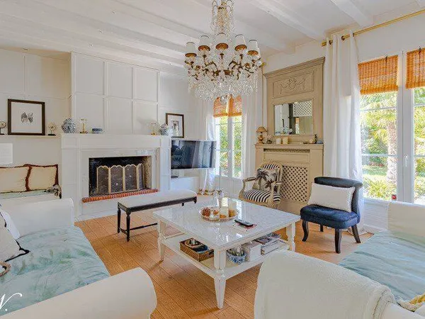 Maison 10 pièces 317 m²
