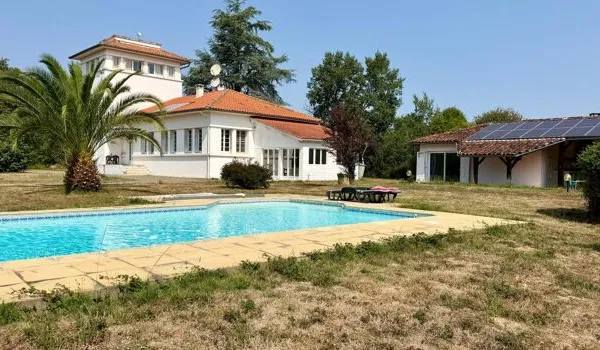 Maison 9 pièces 300 m²