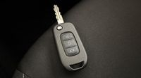 Renault Clio 1.5 dCi 100ch Evolution - 25 — photo 16