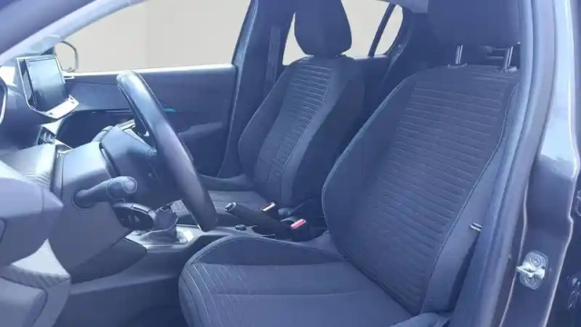 Peugeot 208 puretech 100 s&amp;s bvm6 — photo 32