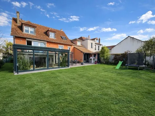 Maison 8 pièces 217 m²