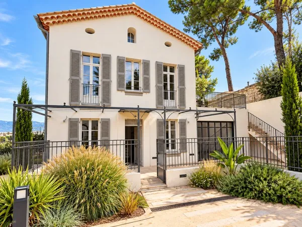 LA SEYNE-SUR-MER - TAMARIS / BALAGUIER | Une maison hors normes face à la rade de Toulon