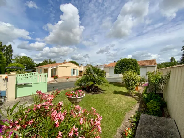 Charmante maison de plain-pied proche de Jonzac et grand garage