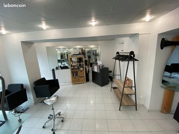 Salon de coiffure ou autre commerce sauf nuisance