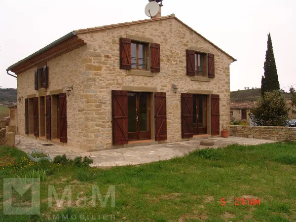 Villa lumineuse sur terrain 0.70ha