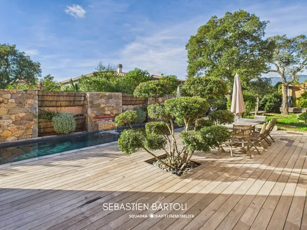 Villa de standing t4 de 140m² avec piscine et double garage