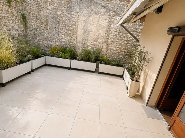 Maison en pierre 154 m² - 4 chambres, terrasse + dépendance - Pont-d'Ain - 228 000