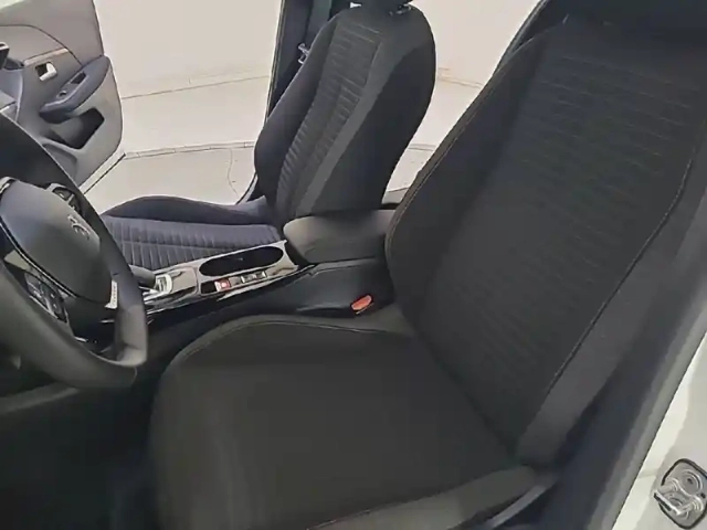 Peugeot 208 electrique 50 kwh 136ch — photo 11