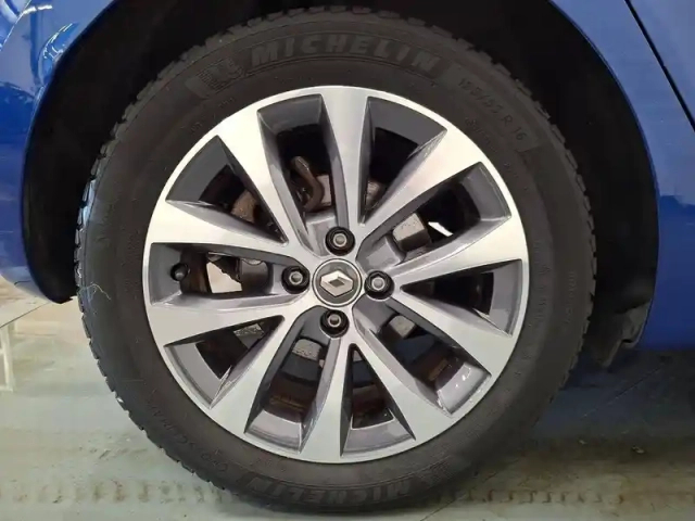 Renault Clio e-tech 140 - 21 — photo 24