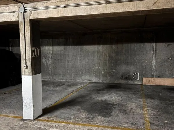 Grande place parking - sous-sol sécurisé - Avron / Buzenval / Place de la Réunion
