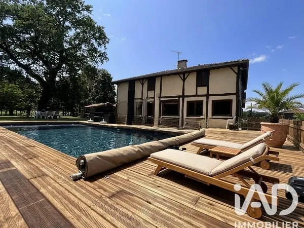 Maison 11 pièces 340 m²
