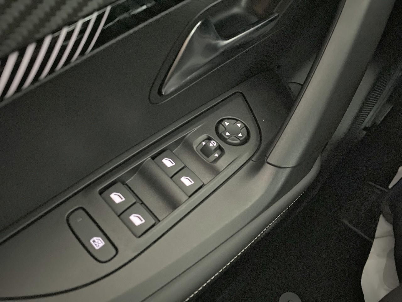 Peugeot 2008 hybrid 145 ch e-dcs6 allure — photo 20