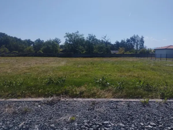 Terrain 810 m²