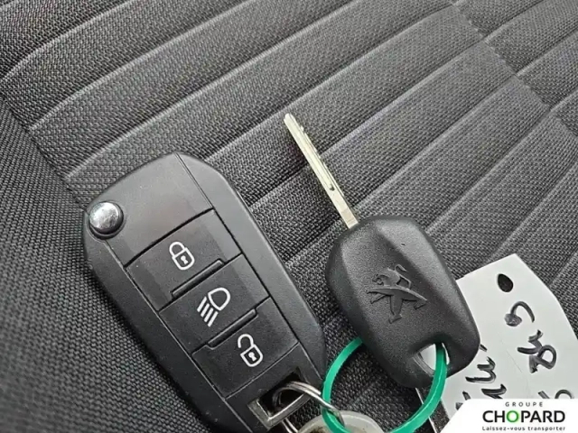 Peugeot 208 puretech 75 s&amp;s bvm5 — photo 58