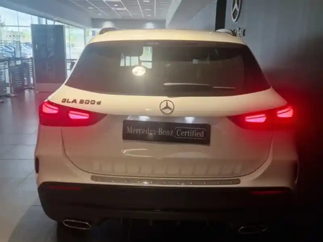 Mercedes Gla 200 d amg line — photo 33