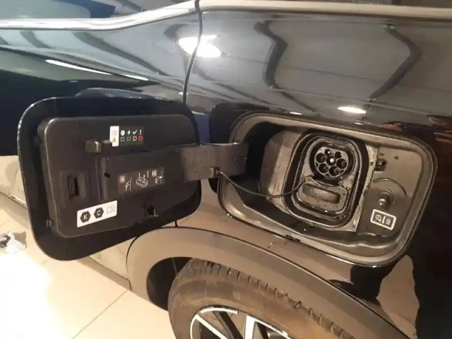 Citroën C4 e- 136 ch automatique — photo 49
