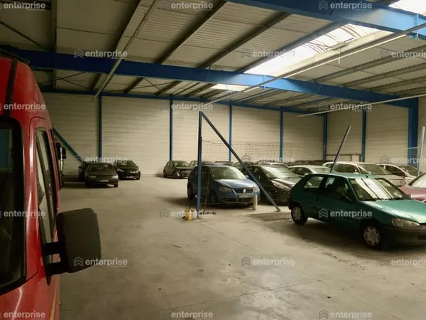 Immeuble industriel 1600 m²