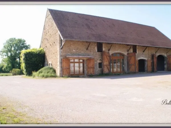 Bureau 590 m²