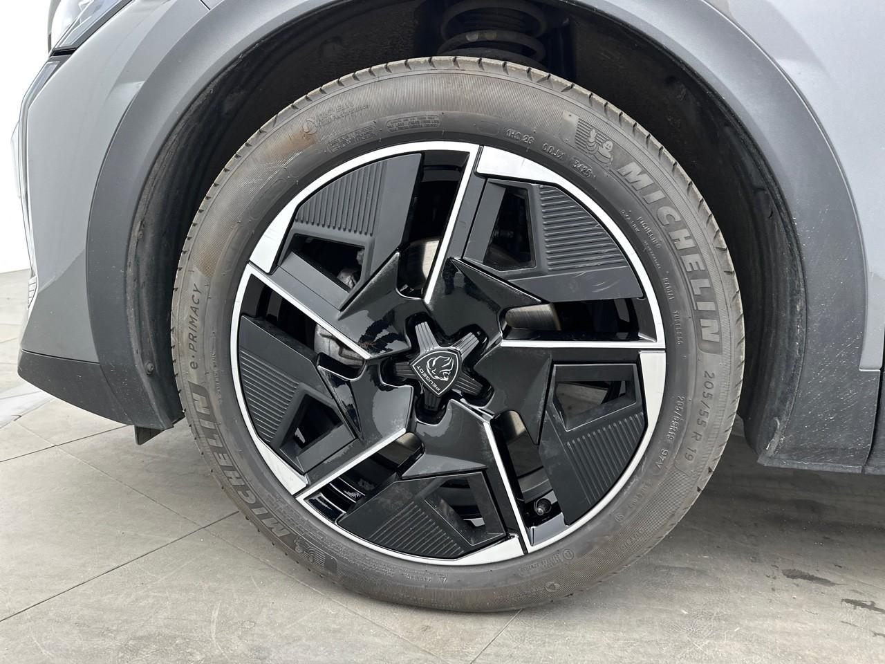 Peugeot 408 hybrid 145 e-dcs6 gt — photo 14