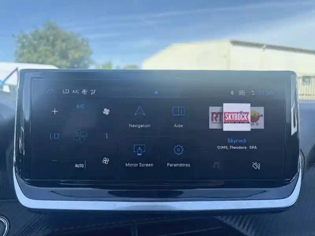 Peugeot 2008 hybrid 145 e-dcs6 — photo 23
