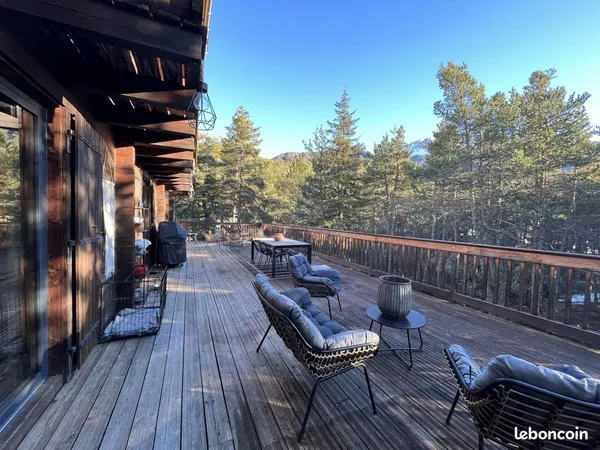 Chalet 12 pièces 334 m²