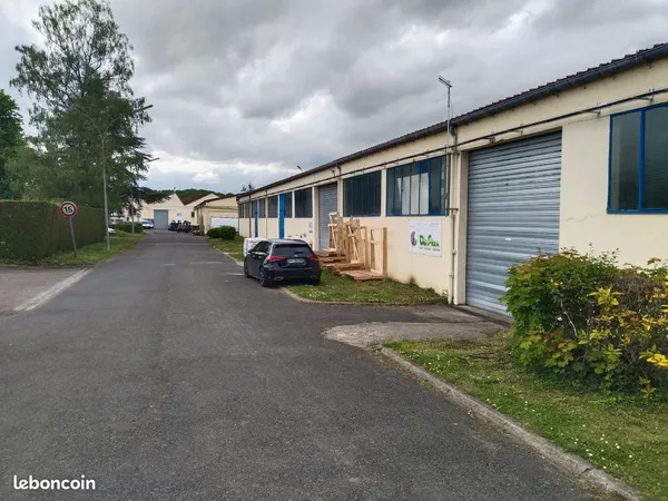 Entrepôt 220m2 -ZA BREUIL LE SEC