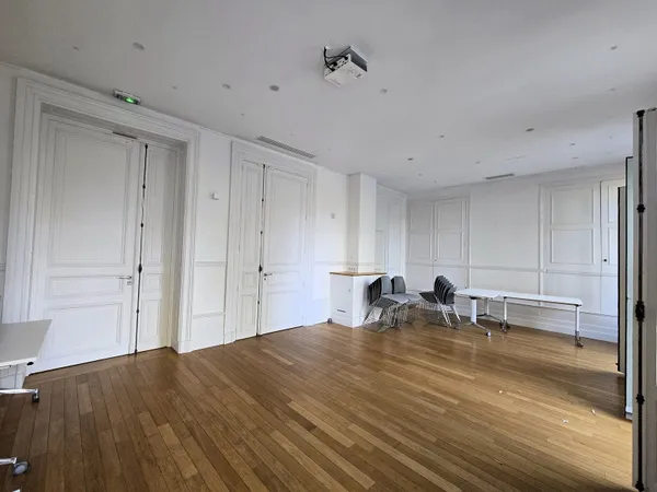 Local professionnel 102 m²