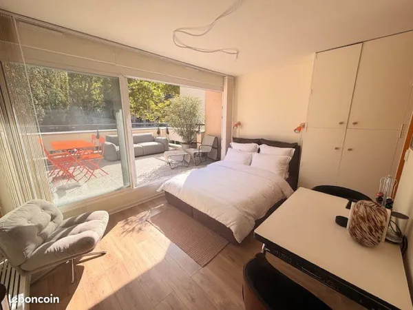 Studio meublé 28 m² avec terrasse, Courbevoie / La Défense
