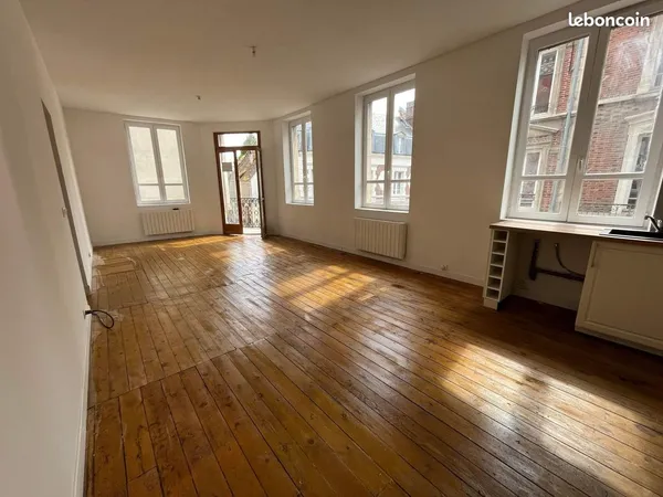 Appartement T3 lumineux de 75 m² — Saint-Pierre-sur-Dives (Centre)