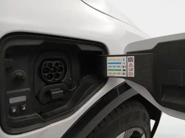 Renault Megane e-tech electric ev40 130ch equilibre boost charge — photo 25