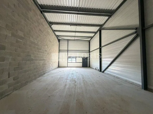 Local d'activité 348 m²