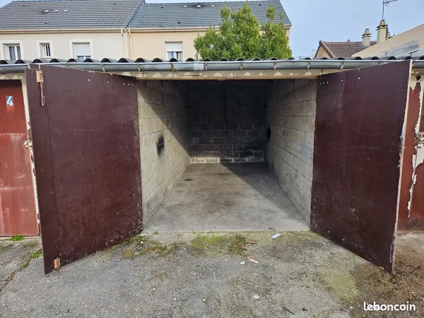 Location box / garage fermé 15 m² sécurisé - Proche CDG et N3