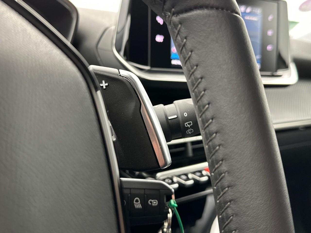 Peugeot 2008 puretech 130 s&s eat8 allure — photo 20