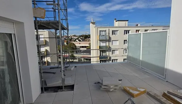 T4 DERNIER ETAGE EST 80M2 DE TERRASSE 2 PARKINGS