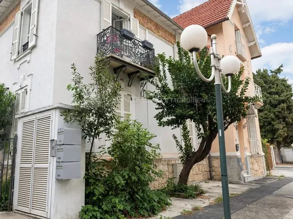 À VENDRE APPARTEMENT 2 PIÈCES AU CENTRE DE MENTON