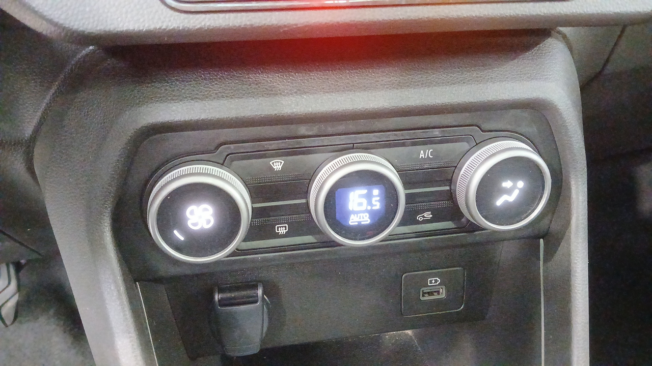 Dacia Sandero TCe 90 — photo 21